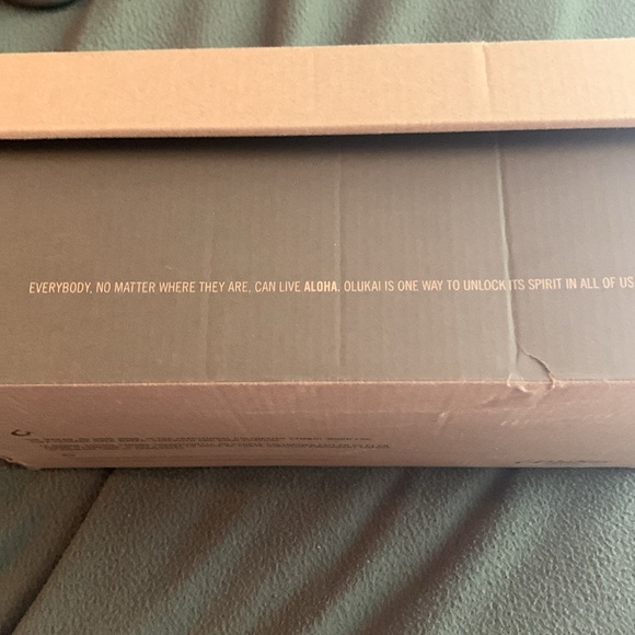 OluKai Moloa Men’s waxed nubuck leather slip ins with box. Color Toffee. Size 11 - Picture 7 of 11